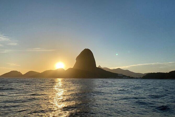 Rio de Janeiro: Speedboat Tour with Sunset and Beer! - Praia Vermelha: red sand, calm water, and quick water time