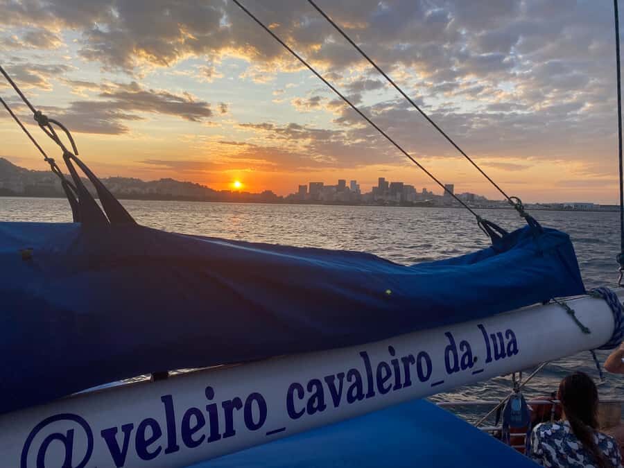 Rio de Janeiro: Sunset Sailboat Tour with Open Bar - Who This Tour Works For (and Who Should Skip It)