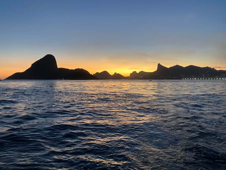Rio de Janeiro: Sunset Sailboat Tour with Open Bar - The Open Bar on Baía de Guanabara: What You Get and Why It’s Good Value