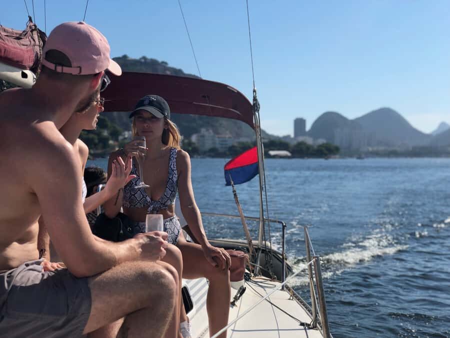 Rio de Janeiro: Sunset Sailing Tour - Onboard service: caipirinhas, sparkling wine, beer, and snack timing