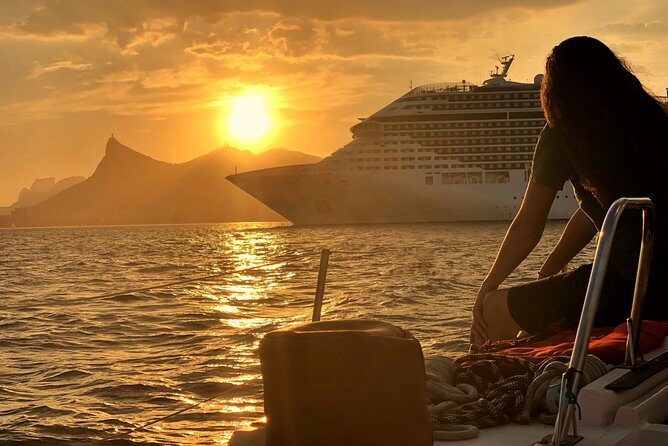 Rio de Janeiro Sunset Sailing Tour with Drinks - Drinks and snacks at sea: how the crew keeps the mood right
