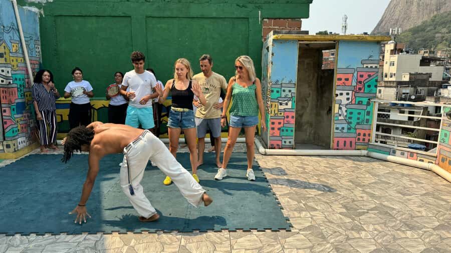 Rio: Favela Rocinha Tour with Local Guide & Secret Spots - Start at São Conrado Metro Exit A: Getting Oriented Fast