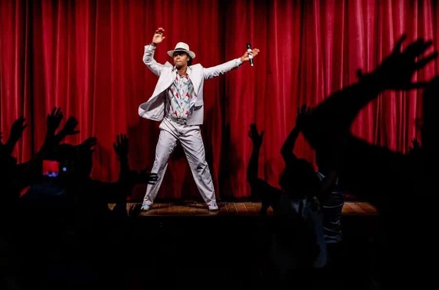 Rio: Ginga Tropical Folkloric Show & Optional Dinner - Who this experience suits best (and who should skip it)