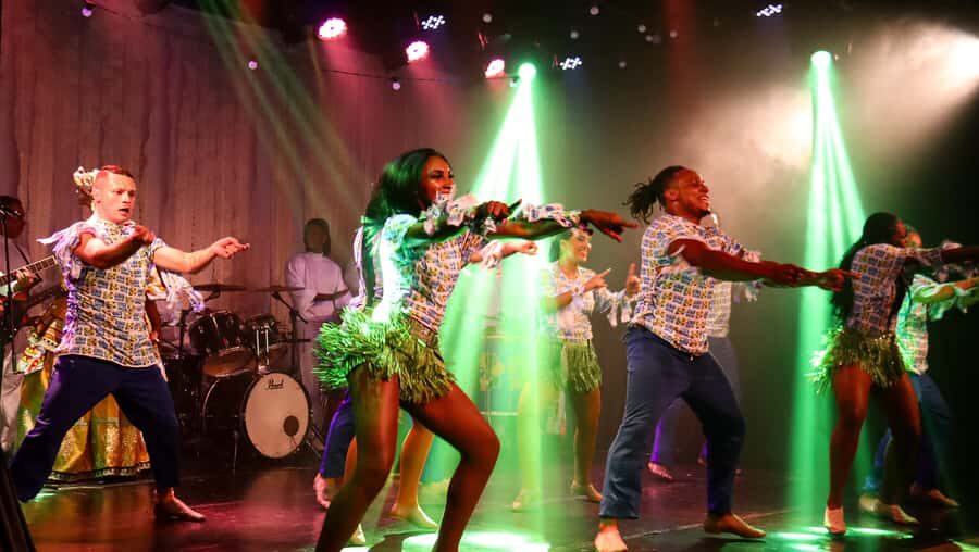 Rio: Ginga Tropical Samba and Folklore Show Ticket - Photos and the Camera Rules: How to Capture the Moment Without Getting Blocked