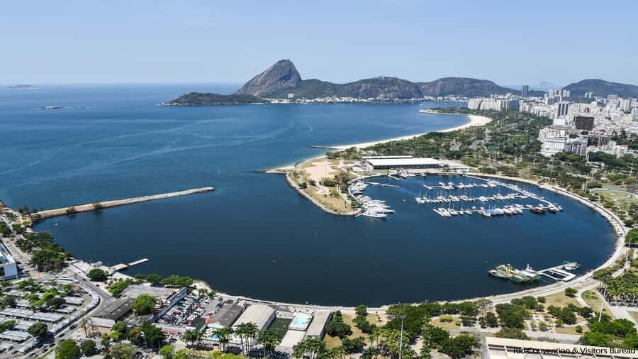 Rio: Guanabara Bay Boat Tour - Oscar Niemeyer’s MAC: why its shape is easier from the bay