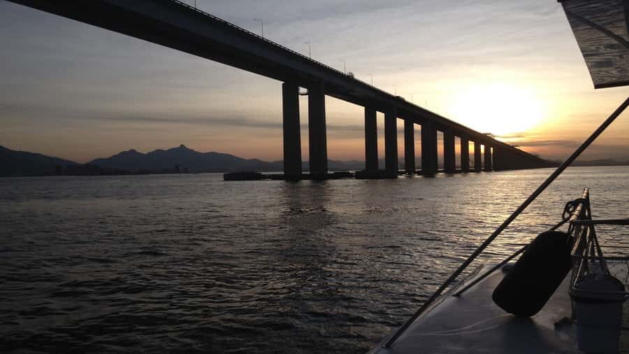 Rio: Guanabara Bay Boat Tour - Sugarloaf Mountain photo moment from the water