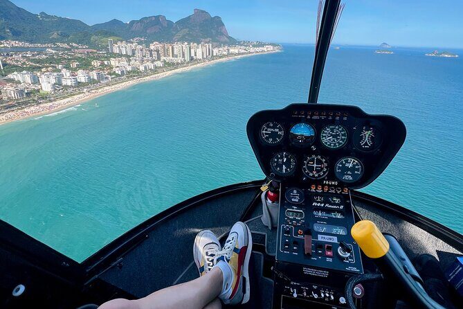 Rio : Helicopter tour at Christ the Redeemer - 30 minutes - Comfort and inclusions: snacks, WiFi, and that waiting lounge