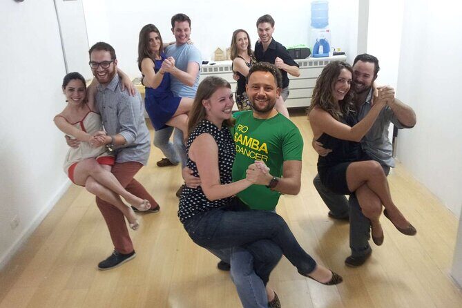 Samba Class in Copacabana - Carnival costumes and Brazilian culture: what the daytime class can add