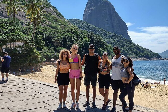 Sugarloaf mountain Hiking & Climbing - The route up: from the paved, shaded Cláudio Coutinho path to rock slab