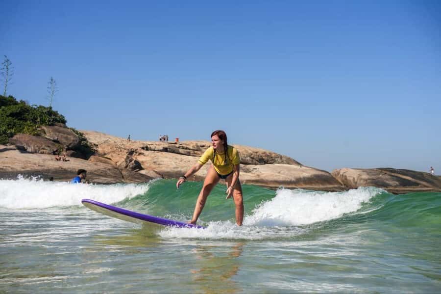 Surf lessons: in Arpoador in Ipanema. - Meeting at Praia do Arpoador: Finding the Yellow Tent Fast