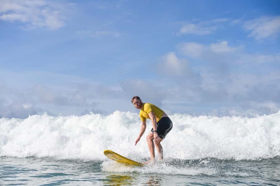 Surf lessons: in Arpoador in Ipanema. - Trilingual Instruction: Choosing the Language That Lowers Your Stress