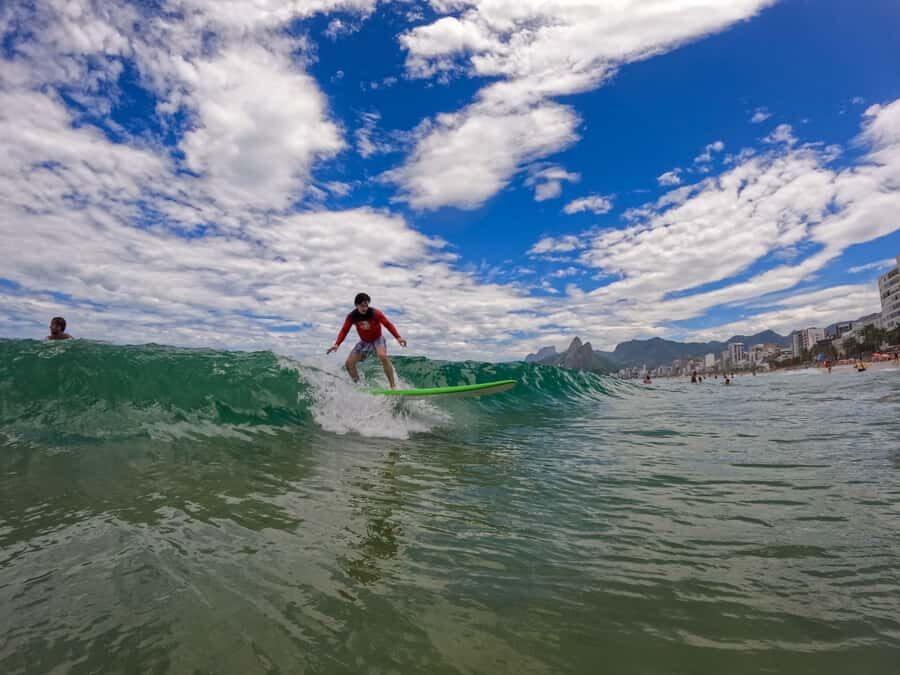 Surf lessons with local instructors in Copacabana/ipanema! - The 1-hour lesson: what you’ll do on the sand and on the board