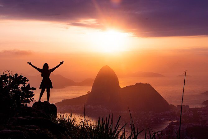 Tour to Mirante Dona Marta at sunrise with guide and photos! - Weather rules: cloudy days can work, rain cancels it
