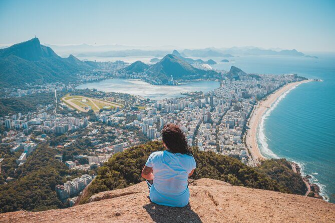 Two Brothers Morro Trail - Photos and Specialized Guide - Meeting at Praça do Vidigal and the ride to the trailhead