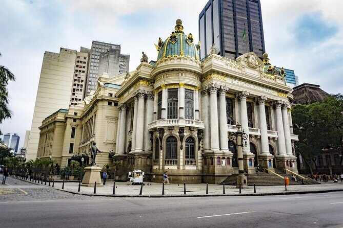 Walking Historical Tour - The National Library: from 1808 royal arrival to a UNESCO-scale archive